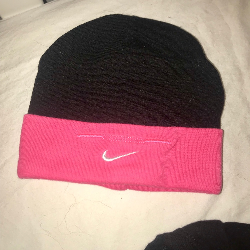 Nike 0-6mo onesie, hat, booties. VGUC. Runs big - Picture 4 of 4